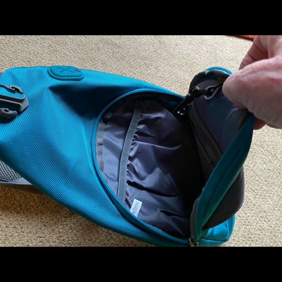 One Savvy Girl cross body bag. Wear it in front or back. - Picture 9 of 9